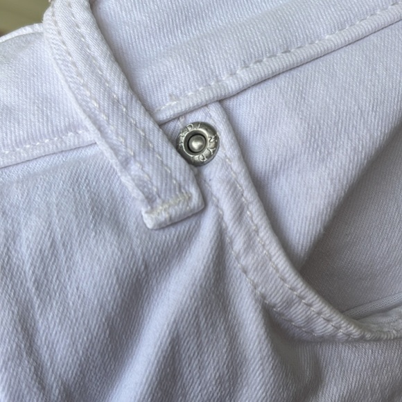 EUC NYDJ white denim Marilyn Straight capris - Picture 15 of 15